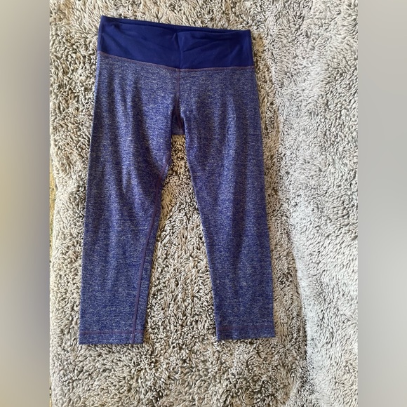 Size 6 lululemon crops - Picture 4 of 4